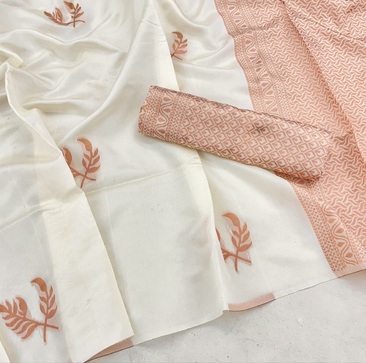 BEAUTIFUL RICH PALLU & JACQUARD WORK ON ALL OVER THE SAREE - Image 4