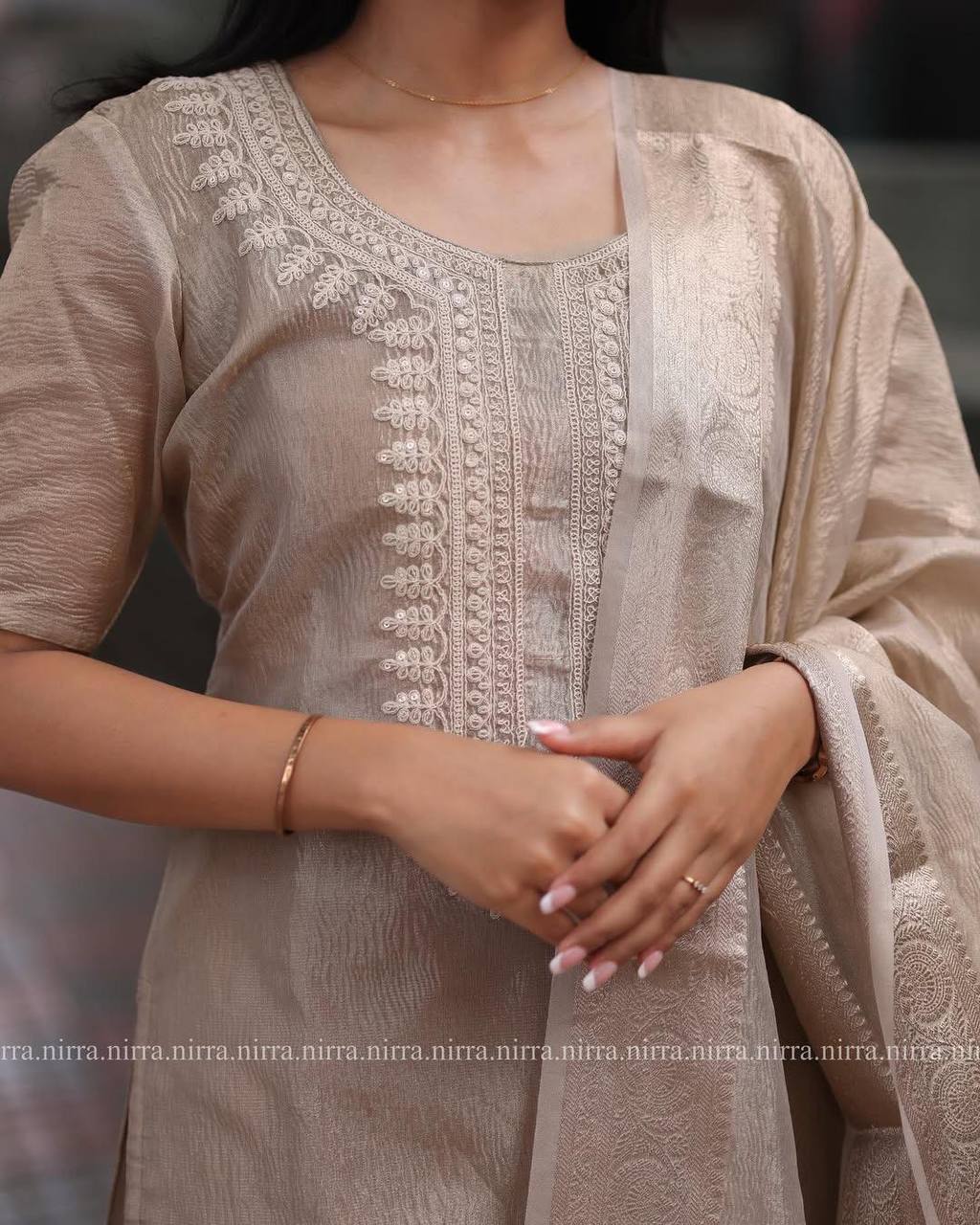 A touch of tradition to your wardrobe - Image 3