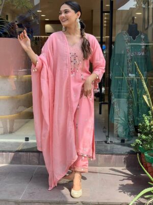 Featuring Beautiful Heavy Suit Set which is Beautifully Kurta Set