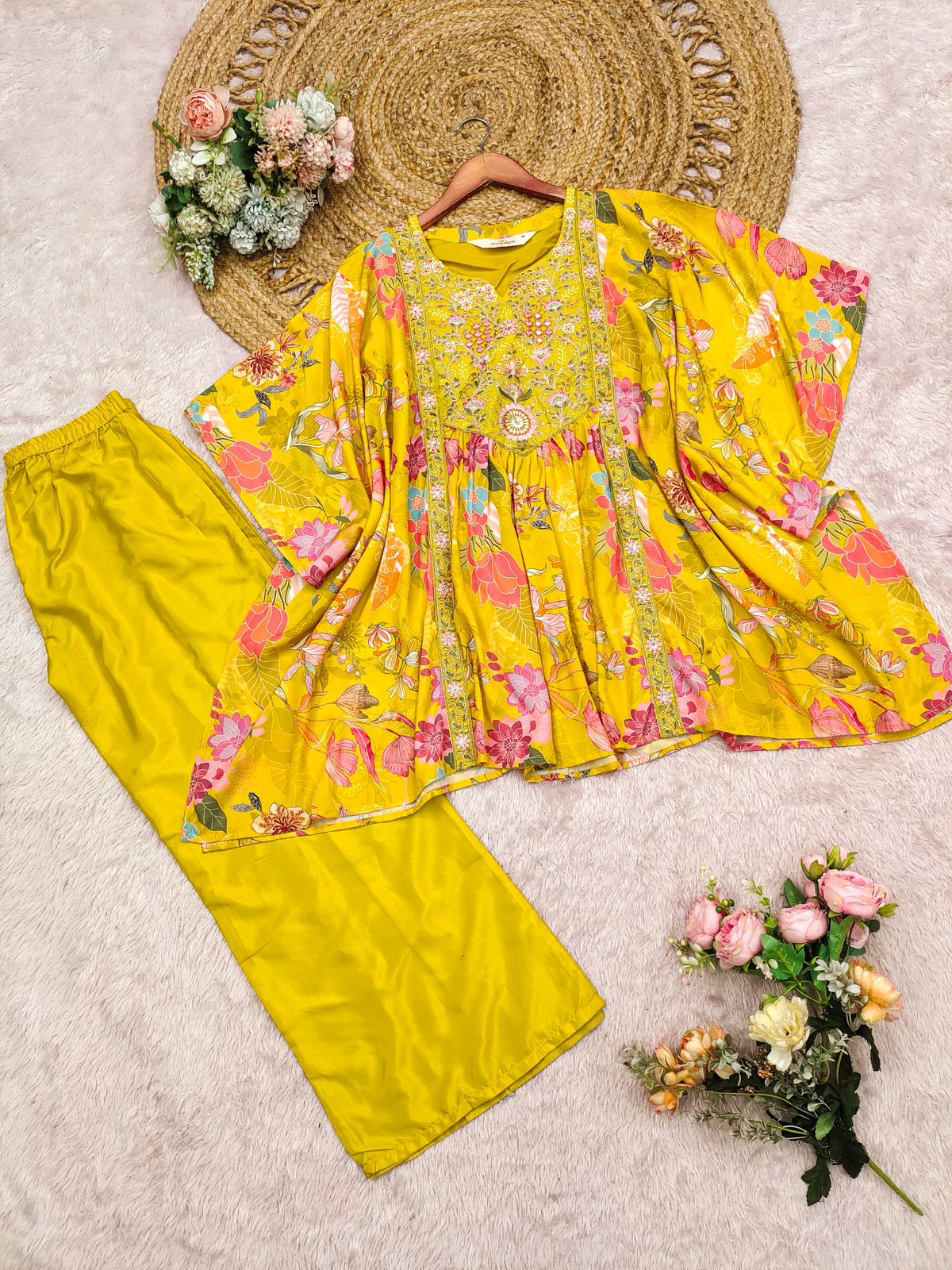 Vastrhouse Embroidered Kurta, Trouser/Pant - Image 7