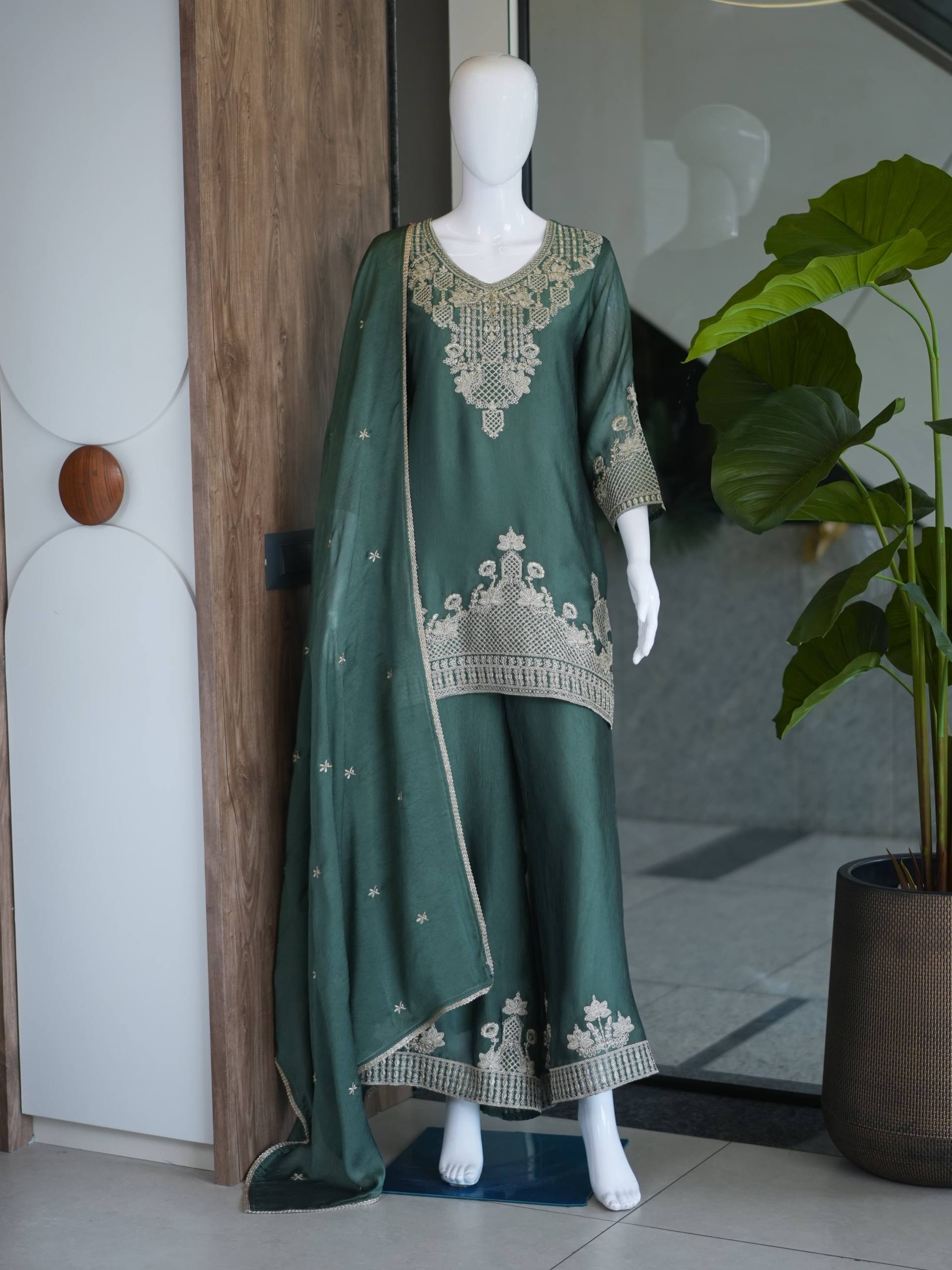 Rangoli Crush With Beautiful Embroidery Work - Image 12
