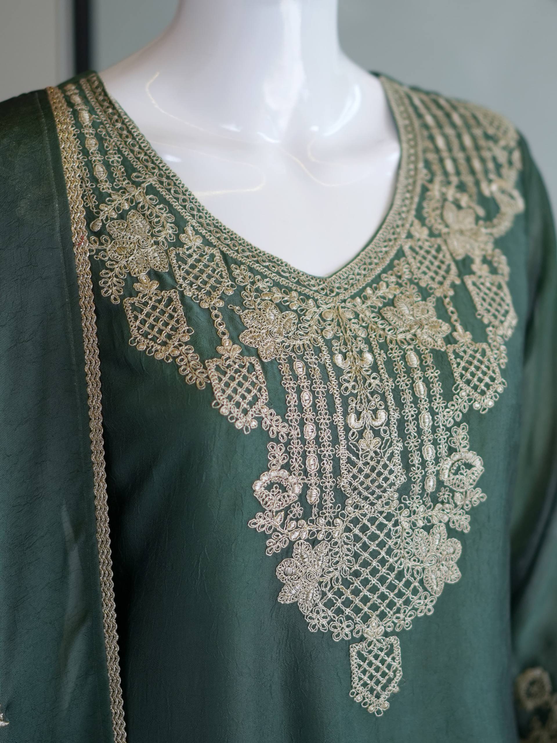 Rangoli Crush With Beautiful Embroidery Work - Image 10
